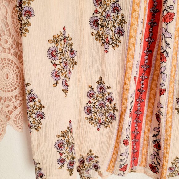 Xhilaration Floral Blouse With Crocheted Sleeves Size XL - Picture 3 of 16